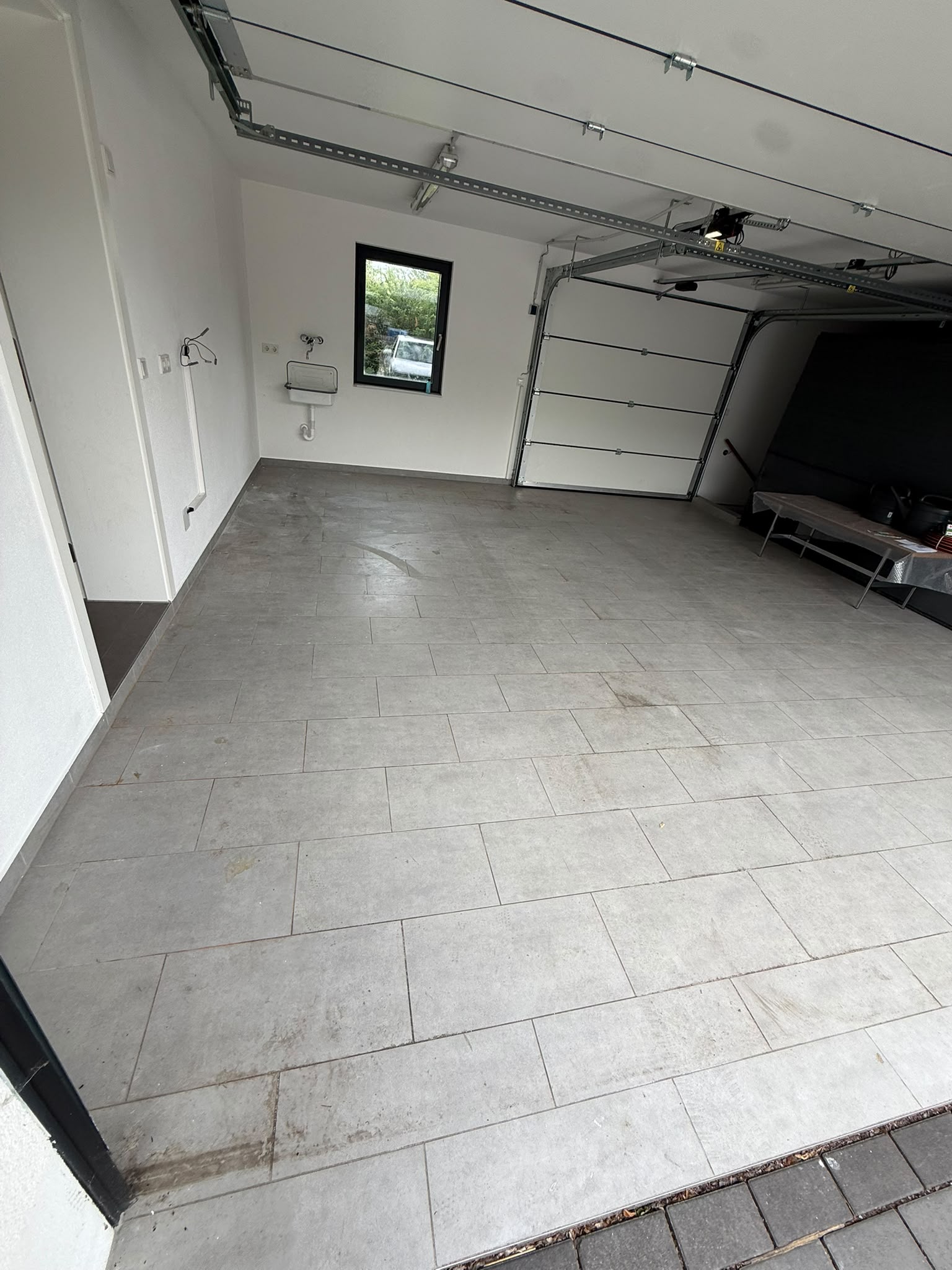 Vorher schmutzige Garage
